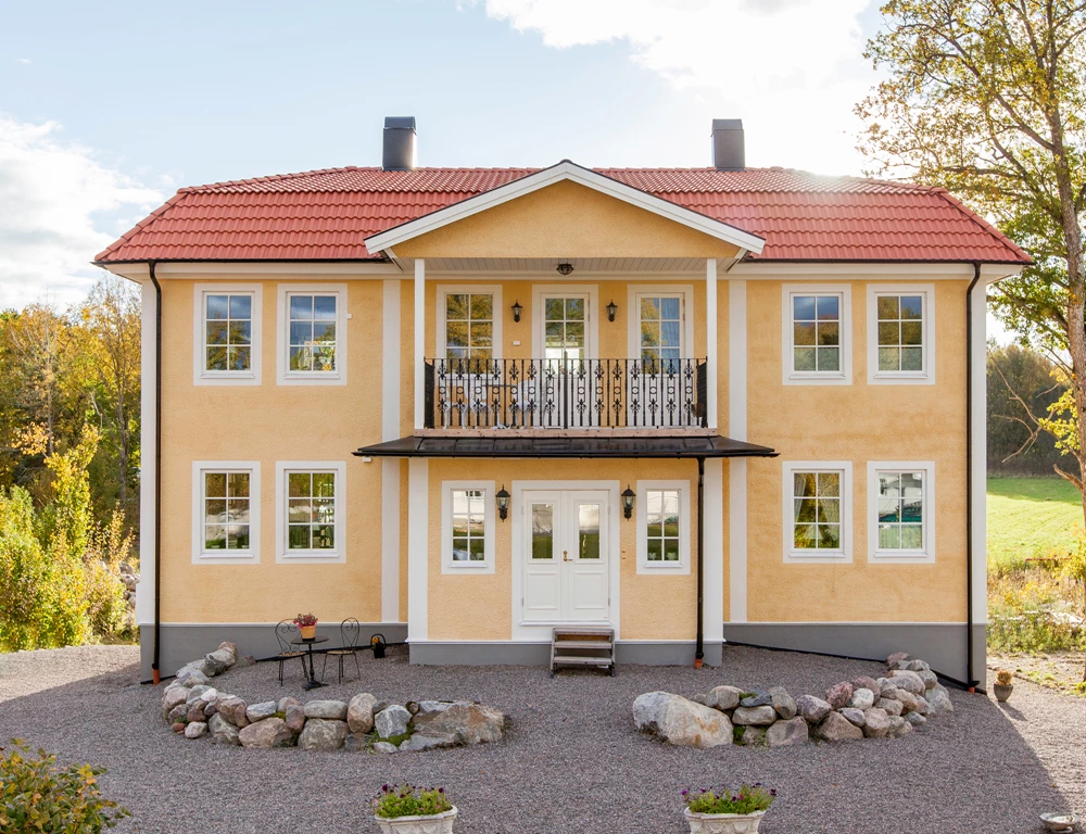 Bild från när huset var nybyggt. Villa Windros är en pampig villa på 349kvm och 12 rum uppfört 2010.